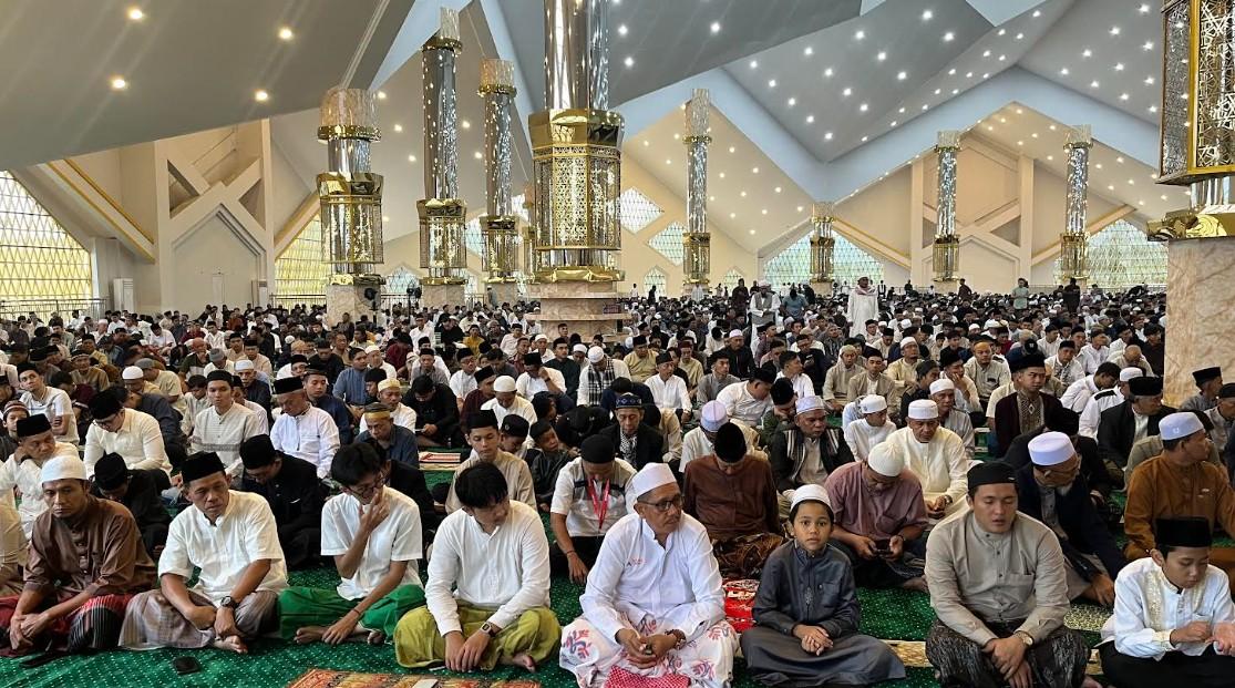 Pemprov-Jambi-menggelar-Salat-Idulfitri-di-Masjid-Raya-Tsamaratul-Insan.jpg