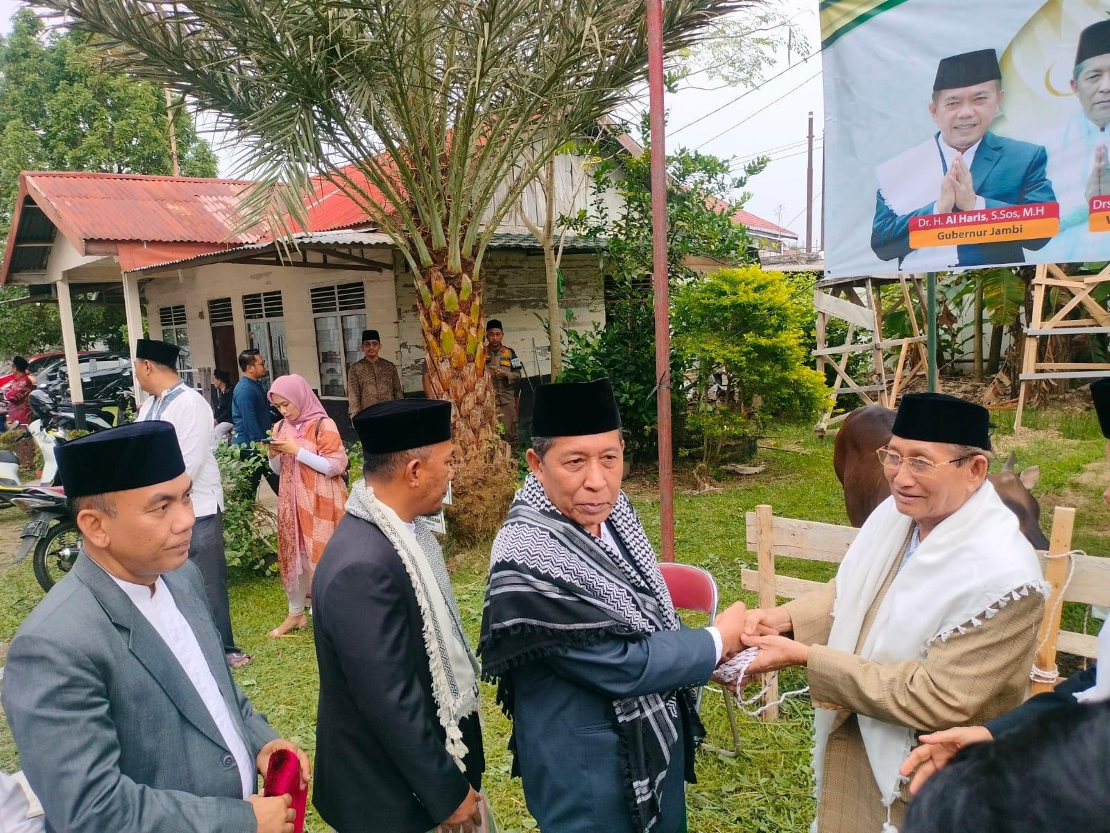 Sembelih 9 Ekor Sapi dan 2 Kambing, Masjid Agung Al Falah Bagikan Daging Kurban ke Kaum Duafa