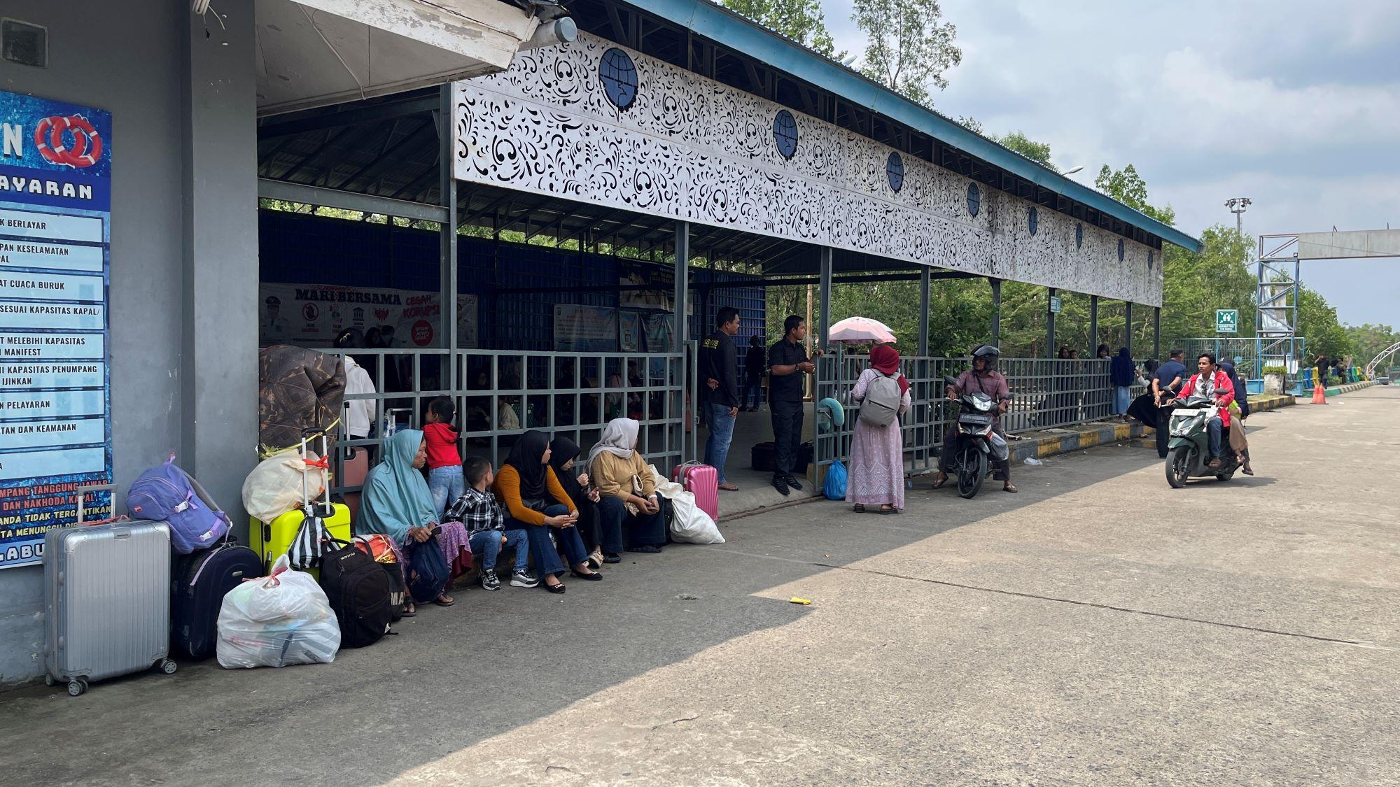 Jumlah Kendaraan via Kapal Pelabuhan Roro Tanjab Barat Naik Drastis, Arus Balik Liburan - Tribunjambi.com