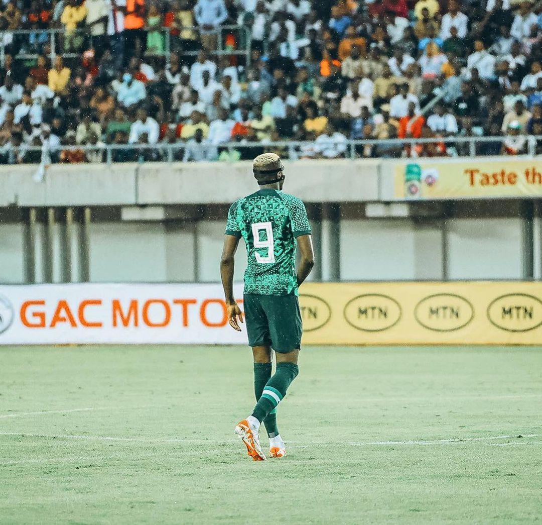 Victor Osimhen Senang Bertahan di Napoli, Teken Kontrak Baru hingga 2026