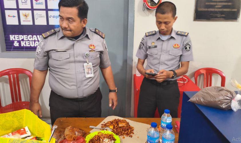 Perangai-Emak-emak-Bawa-Sabu-ke-Lapas-Jambi-Dimasukan-Dalam-Sambal-Tempe-Orek-Ada-yang-Menyuruh.jpg