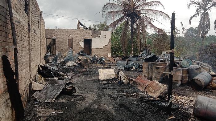 Kebakaran di BTN Merangin Raya Bangko, Damkar Butuh Dua Jam untuk Padamkan Api