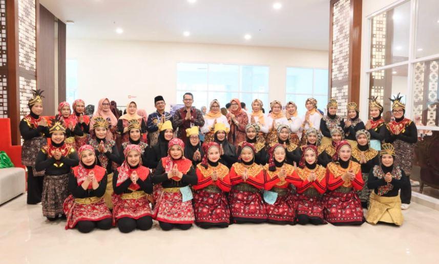 Pesona-Perempuan-UNJA-Senam-Melayu-Nusantara-hingga-Fun-Walk-Meriahkan-HUT-DWP-ke-26.jpg