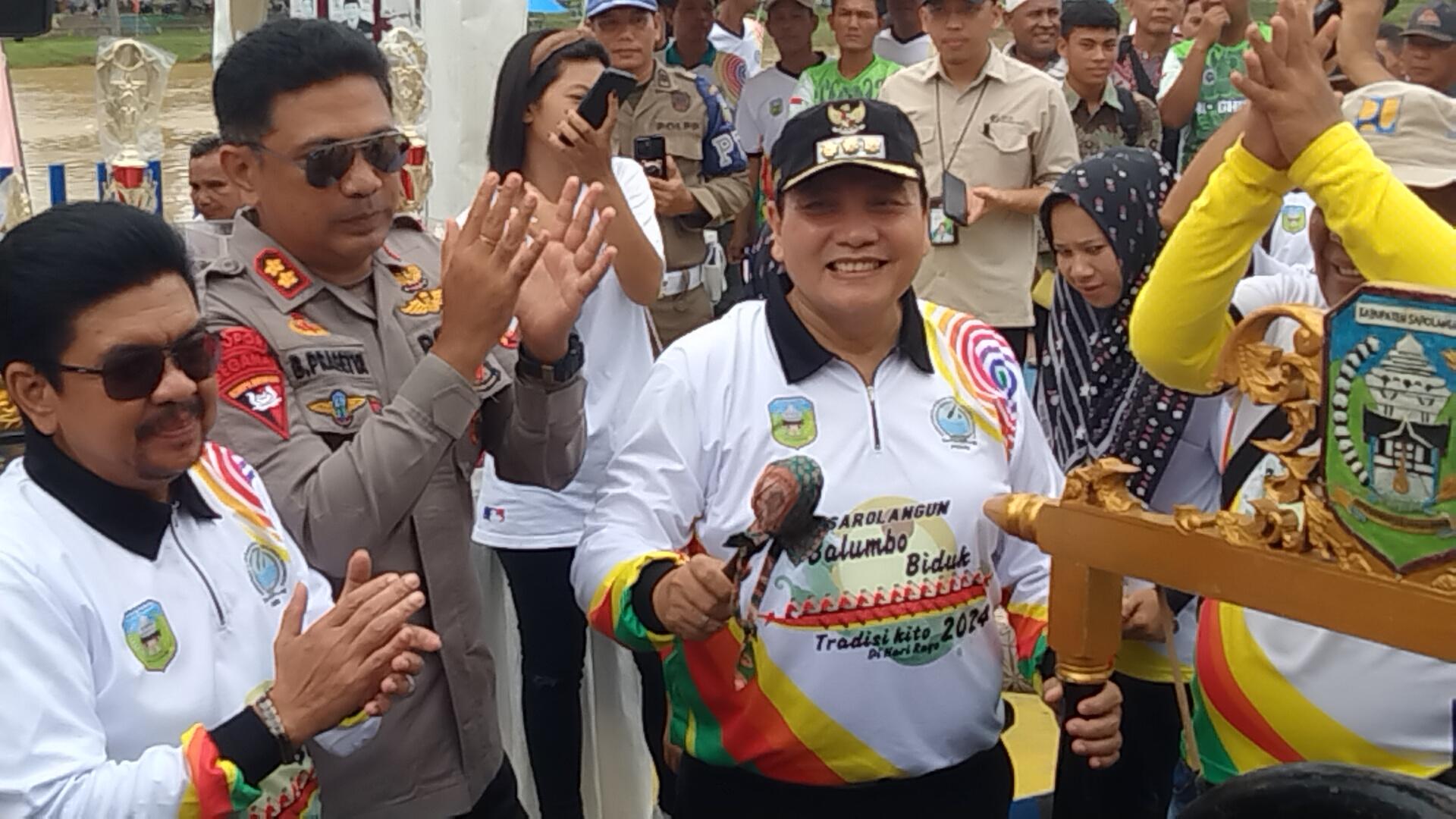 Pj Bupati Bachril Bakri Buka Lomba Pacu Perahu di Ancol Sarolangun, Masyarakat Antusias Menyaksikan