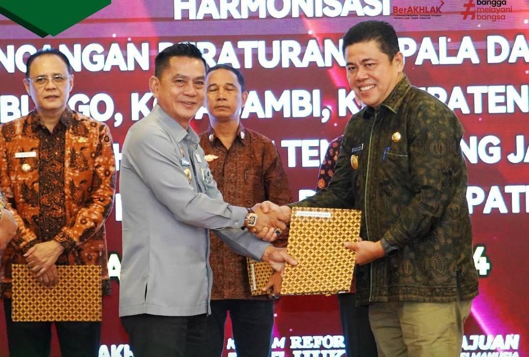 Pj-Bupati-Batanghari-Terima-Berita-Acara-Harmonisasi-Rancangan-Peraturan-Kepala-Daerah.jpg