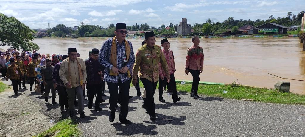Pj Bupati Sarolangun Dampingi Pihak Kementrian dan Provinsi, Tinjau Stand Budaya Kenduri Swarnabhumi