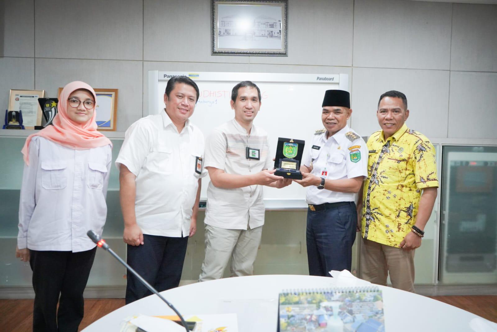 Pj Bupati Tebo Jemput Sanitasi dan Air bersih di Pusat