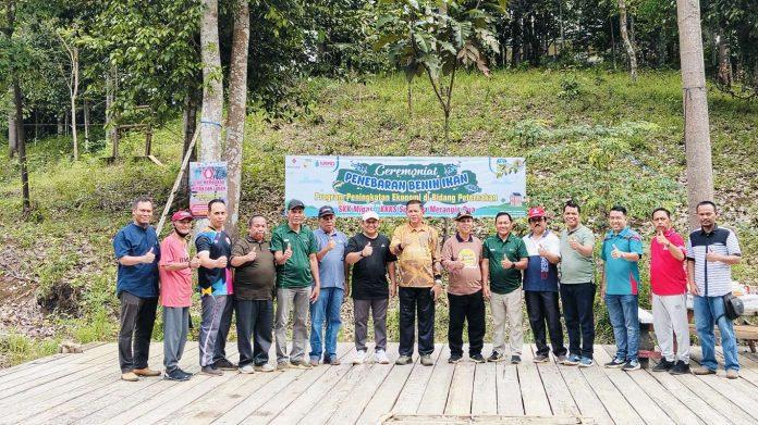 Pj Sekda Sarolangun Tanam 3.500 Pohon dan Tebar 15.000 Benih Ikan di Sungai Sitan