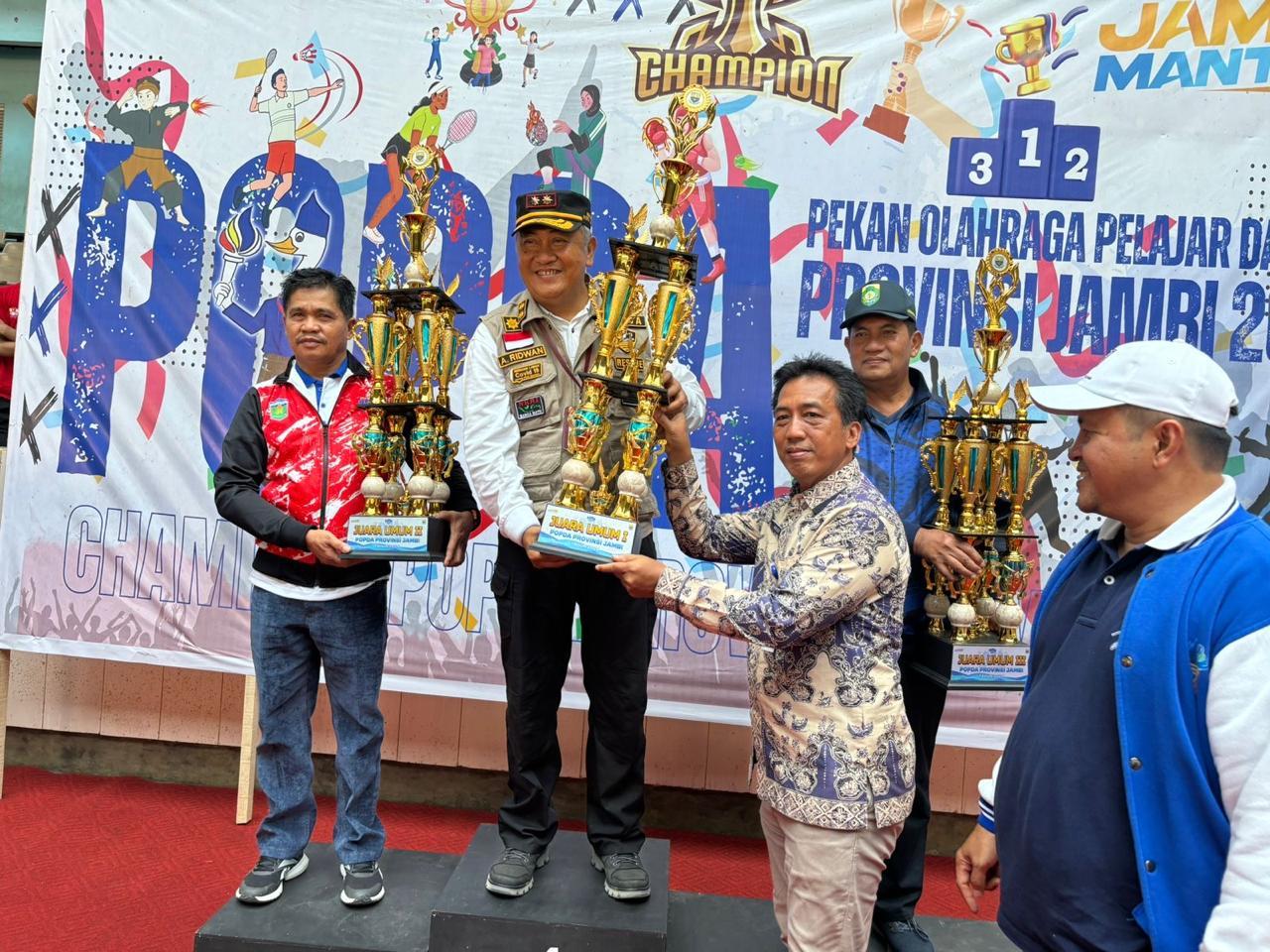 Pj-Wali-Kota-Apresiasi-Pelajar-Kota-Jambi-Pertahankan-Juara-Umum-POPDA.jpg