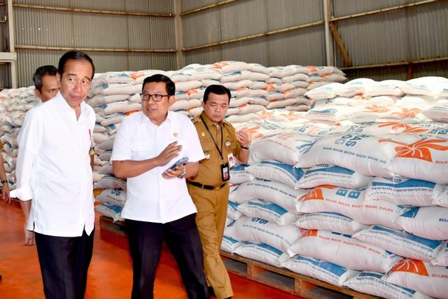 Jokowi Janji Bantuan Pangan Bakal Berlanjut Hingga Desember, Tapi Tergantung APBN