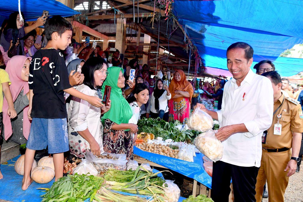Presiden-Jokowi-Kunjungi-Pasar-Tanjung-Bungur-Tebo.jpg