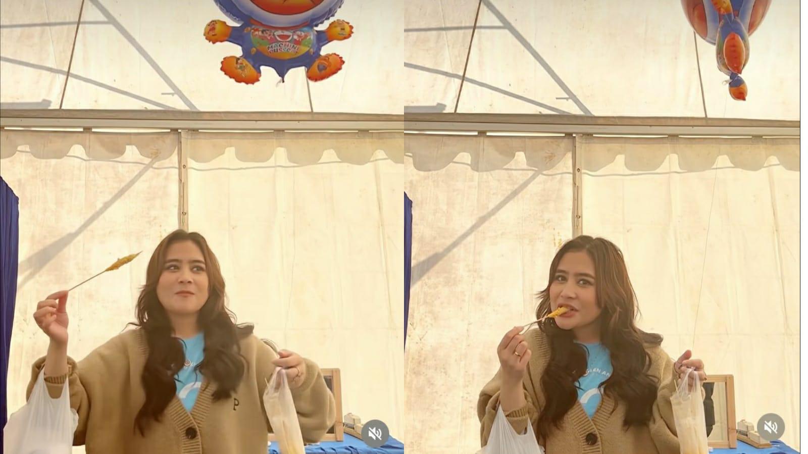 Bahagia Prilly Latuconsina Sederhana, Makan Telur Gulung Sambil Pegang Balon Terbang Doraemon