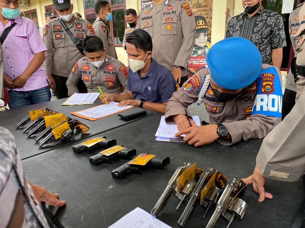 Antisipasi Penyalahgunaan, Propam Polres Sarolangun Periksa Senjata Api Anggota