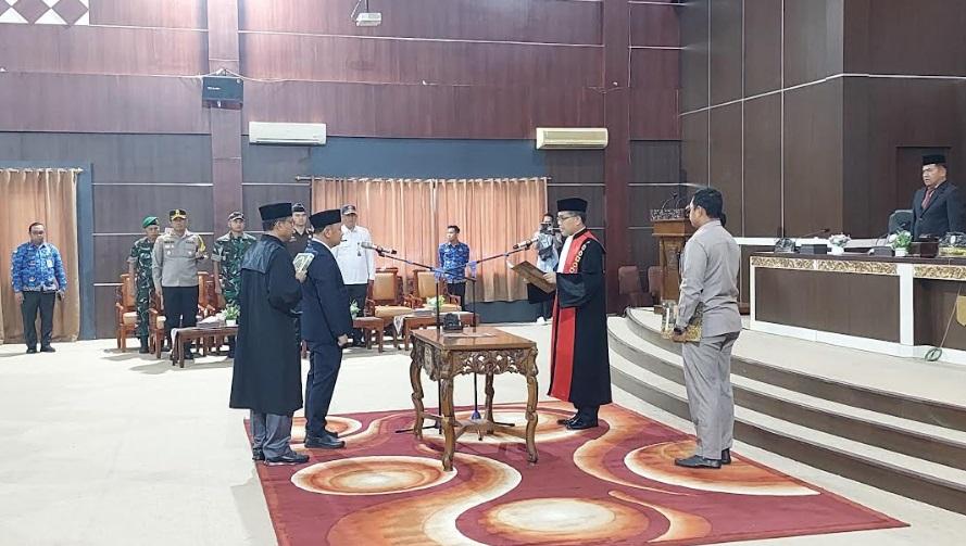 Prosesi-pelantikan-Waka-1-DPRD-Tebo.jpg