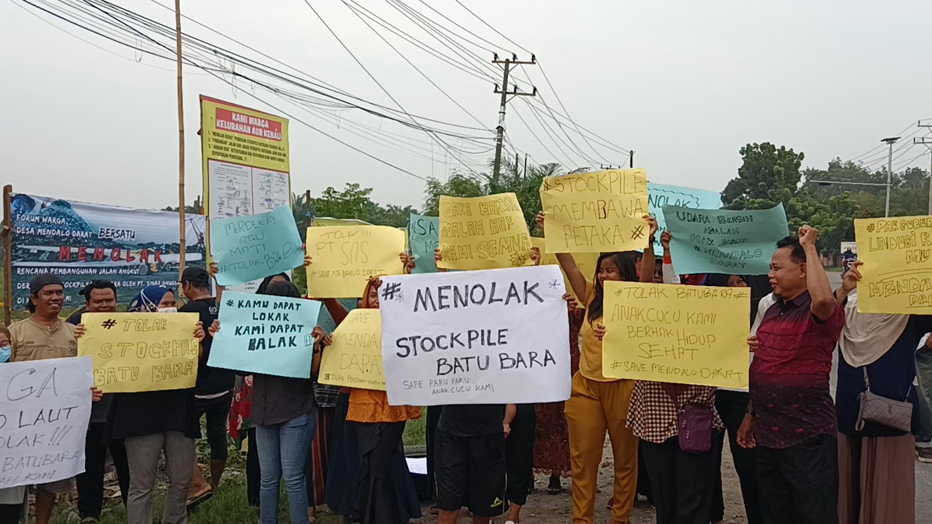 Emak-emak di Jambi Tolak Stockpile Batubara: Orang Ganti Mobil, Kami Ganti Kulit