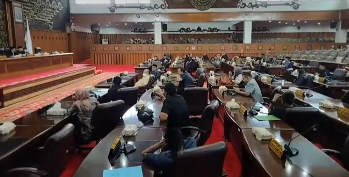 Rapat-Paripurna-DPRD-Provinsi-Jambi-5.jpg