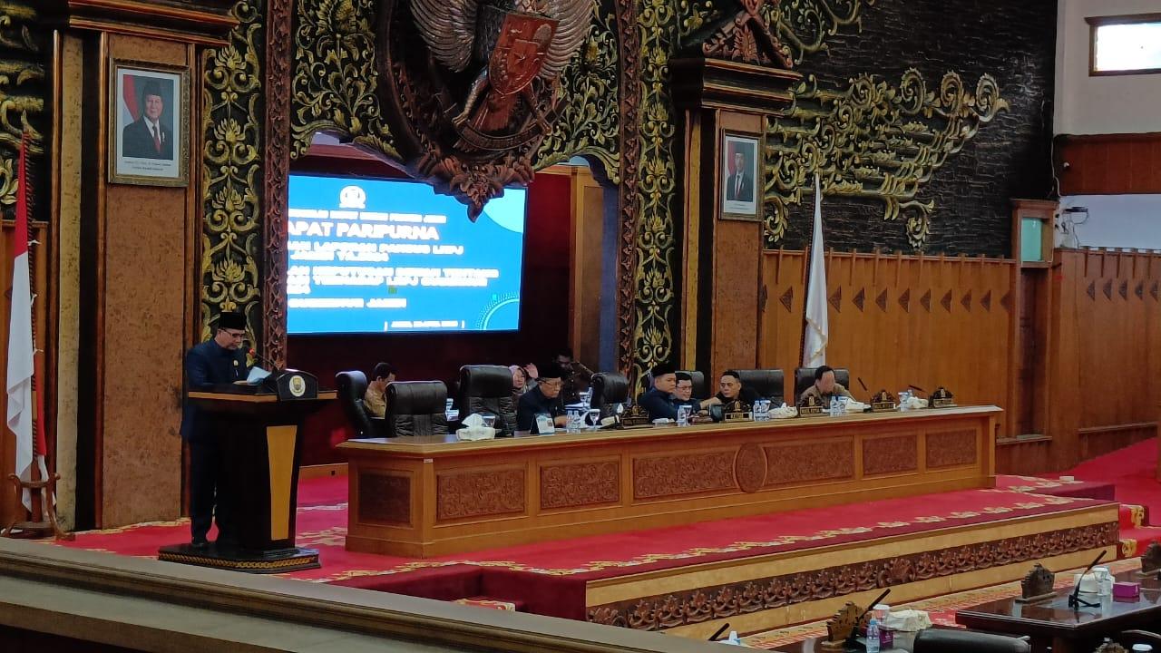 Rapat-paripurna-DPRD-Provinsi-Jambi-yang-membahas-Laporan-Keterangan.jpg