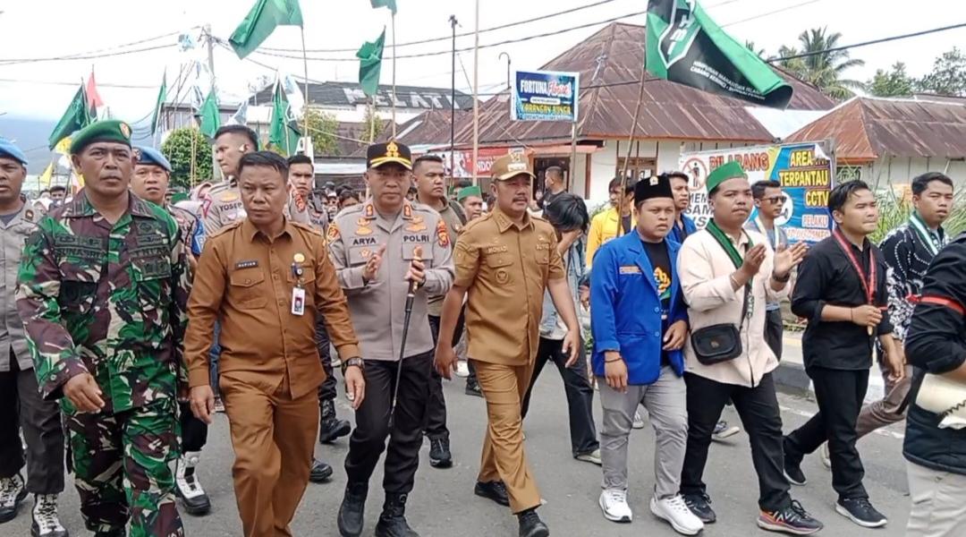 Ratusan-mahasiswa-yang-tergabung-jambi.jpg