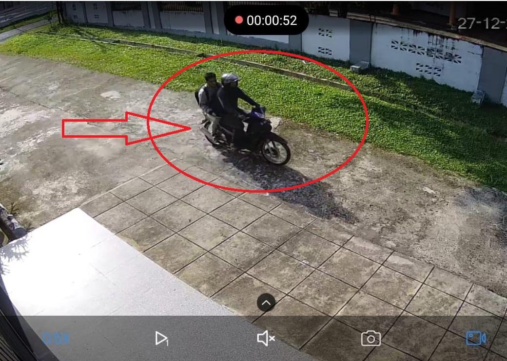 Rekaman-CCTV-yang-menujukkan-dua-perampok-pembobol-rumah-warga.jpg