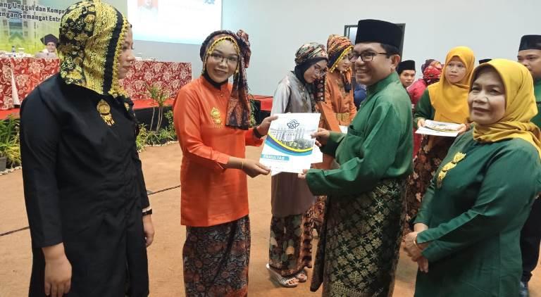 90 Mahasiswa Fakultas Adab dan Humaniora UIN Sultan Thaha Saifuddin Ikut Yudisium