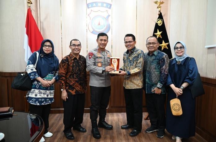 Rektor-Unja-dan-Kapolda-Jambi.jpg