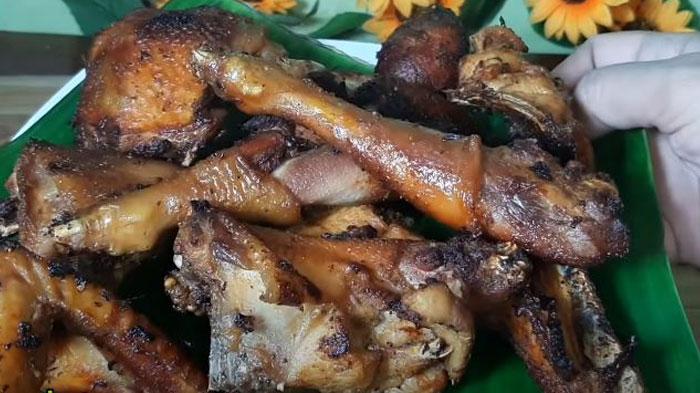 Resep Ayam Kalasan, Rebus dengan Air Kelapa