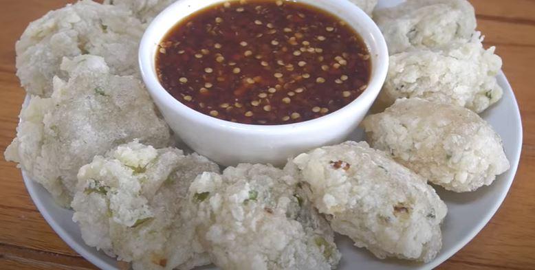 Resep Cireng Bumbu Rujak, Masak Adonan Cireng dengan Api Kecil