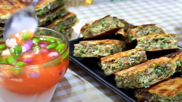 Resep Martabak Telur Sederhana, Sajikan dengan Rawit