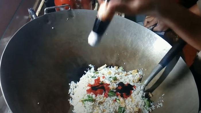 Resep Nasi Goreng Kaki Lima, Tambahkan Kencur dalam Bumbu Halus