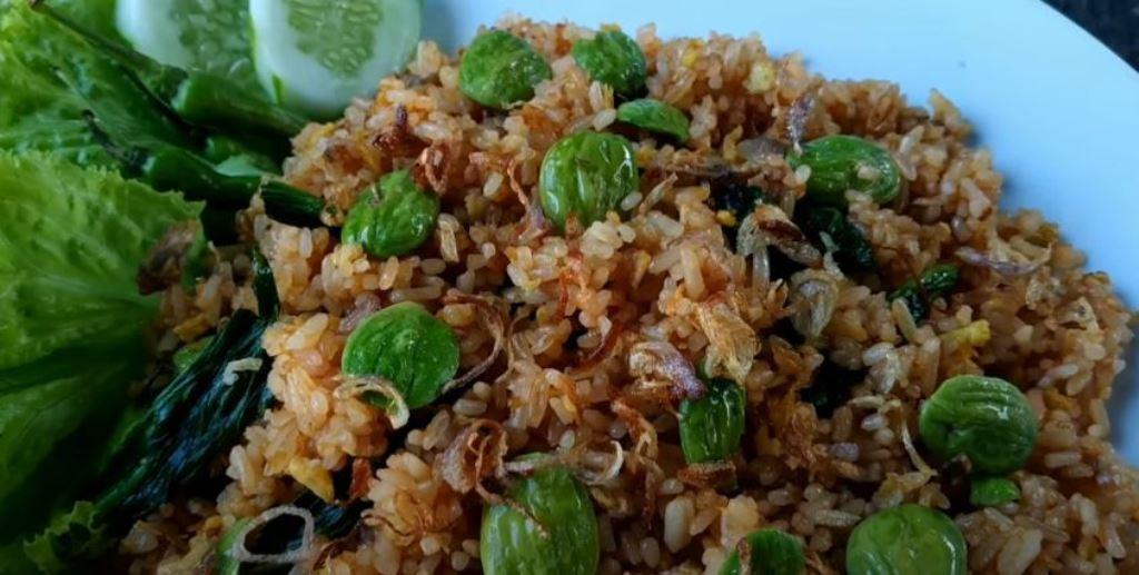 Resep Nasi Goreng Pete Enak, Tambahkan Taburan Ikan Teri Medan yang Digoreng Garing