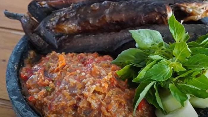 Resep Pecel Lele dan Sambal, Bumbui dengan Kunyit dan Ketumbar Sebelum Menggoreng Lele