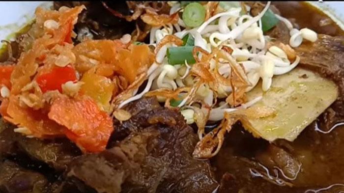 Resep Rawon Daging Sapi, Tambahkan Toge dan Telur Asin