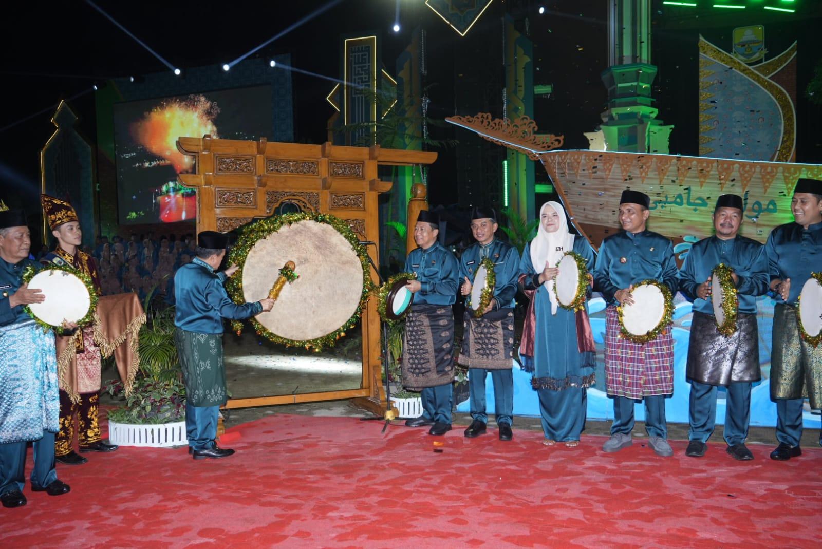 MTQ ke-54 Resmi Dibuka, Ribuan Warga Padati Arena di Muaro Jambi