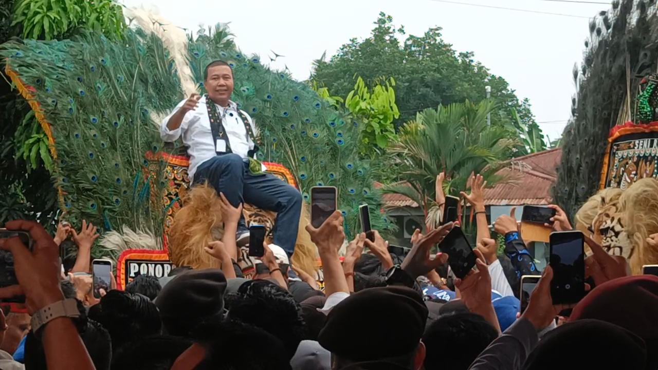 Romi-Hariyanto-Naik-Kepala-Reog.jpg