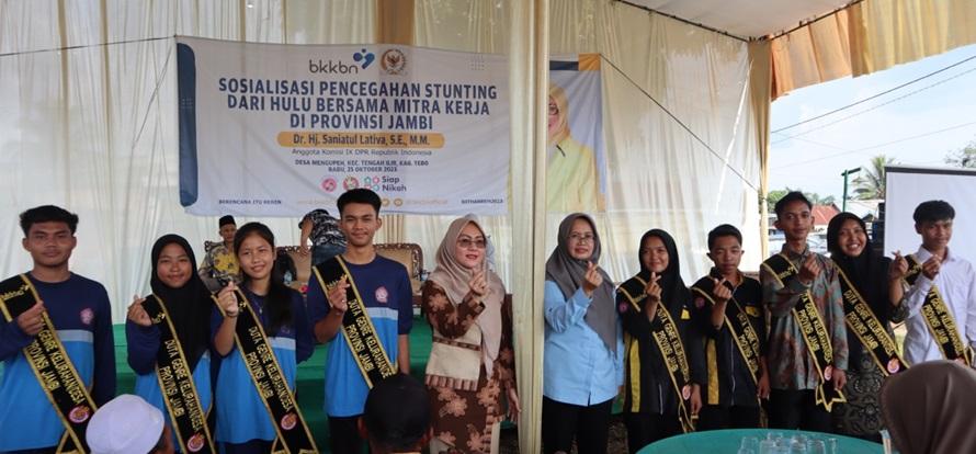 Sanitul Lativa dan BKKBN Sosialisasi Pencegahan Stunting dari Hulu Bersama Warga Desa Mengupeh