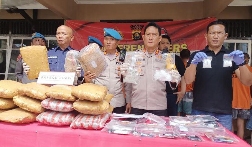 Satresnarkoba Polresta Jambi Tangkap 6 Bandar dan 5 Kurir Pil Ekstasi hingga Sabu