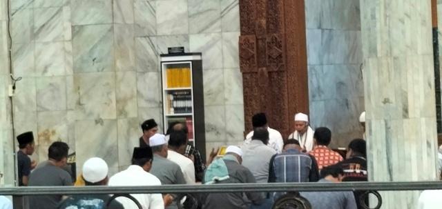 Jamaah Salat Zuhur Masjid Nurdin Hasanah Batal Bubar Usai Mendengar Seorang Mualaf akan Bersyahadat