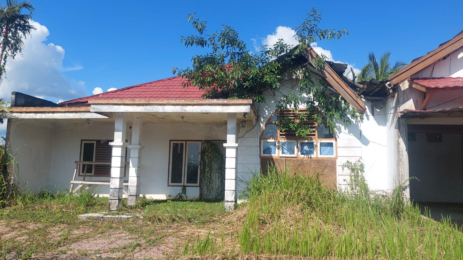 Sejumlah-rumah-dinas-pejabat-eselon-II-di-kawasan-KM-4-Kabupaten-Tebo.jpg