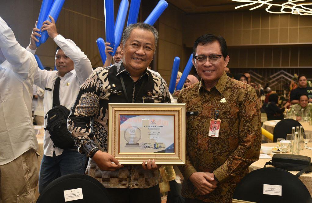 Sekda-Kota-Jambi-A-Ridwan-Raih-Penghargaan.jpg