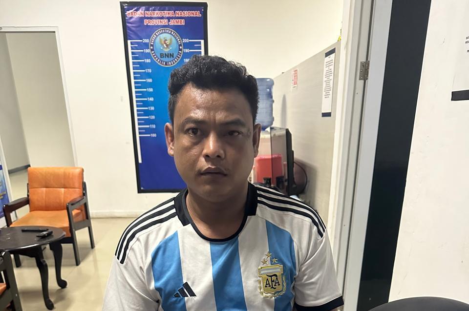 Seorang-pengedar-sabu-bernama-Firdaus-34-warga-Kabupaten-Tanjung-Jabung-Barat-Tanjabbar.jpg