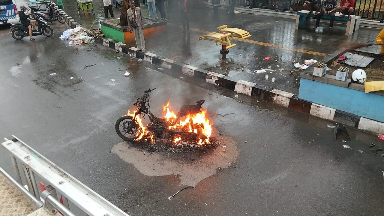 Motor 125 Cc Terbakar di Kota Jambi Minggu Pagi, Milik Warga Riau