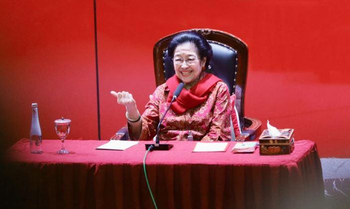 Sesumbar-Megawati-Saat-Pidato-di-KAA-Ngaku-Wanita-Hampir-Sempurna-Aku-Pintar-Anak-Presiden-Cantik.jpg