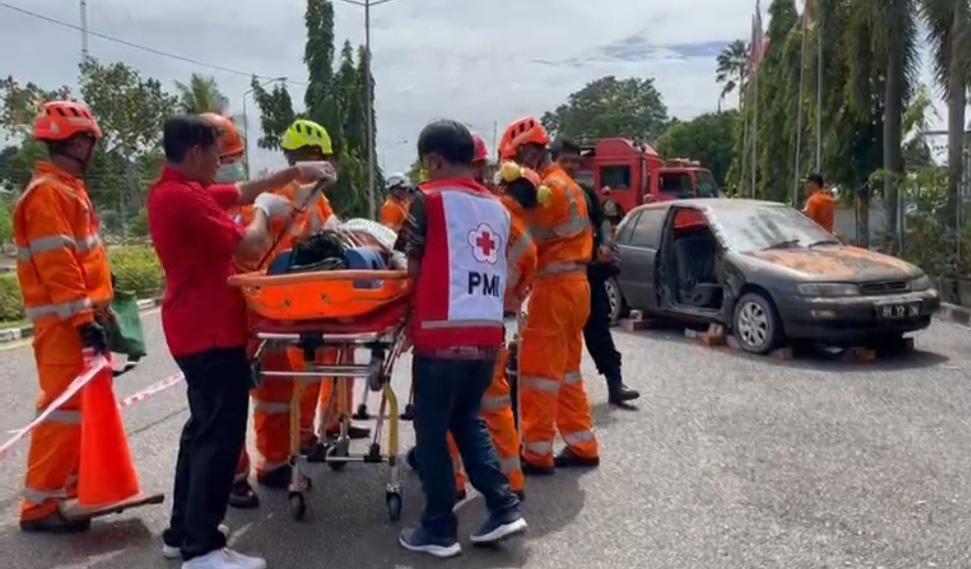 Simulasi Kecelakaan Basarnas Jambi Jelang Nataru, Mobil Tabrak Pejalan Kaki di Jalan Bandara Lama