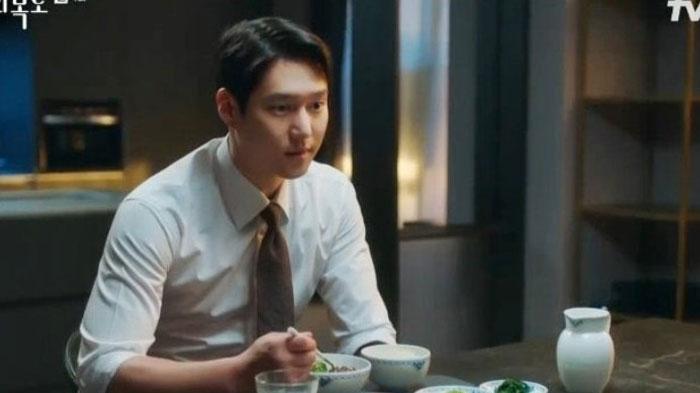 Sinopsis Love in Contract Episode 9, Ji Ho Minta Sang Eun Pulang Bersamanya