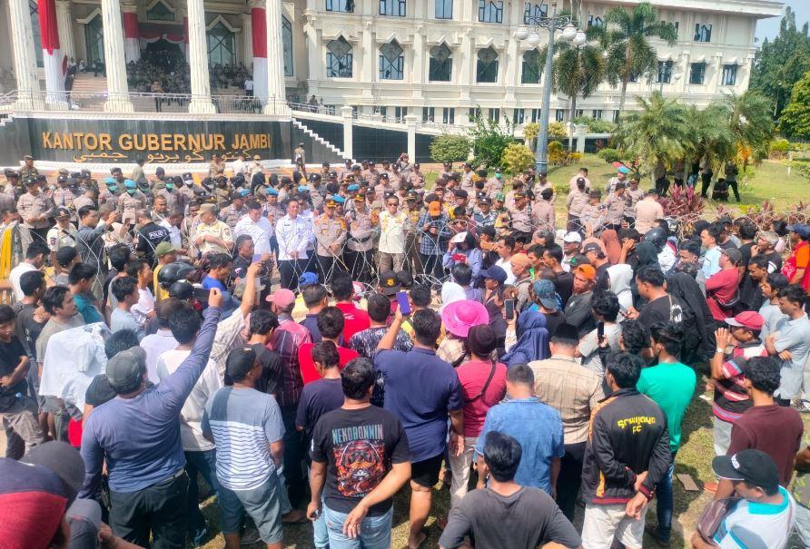 Provokator Ricuh Saat Aksi Sopir Batubara di Kantor Gubernur Jambi Ditangkap