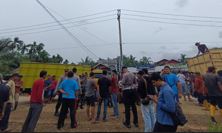 Ada 5 Titik Kerusakan di Jalan Oprit Jembatan Muara Sabak Timur Yang Sempat Diblokade