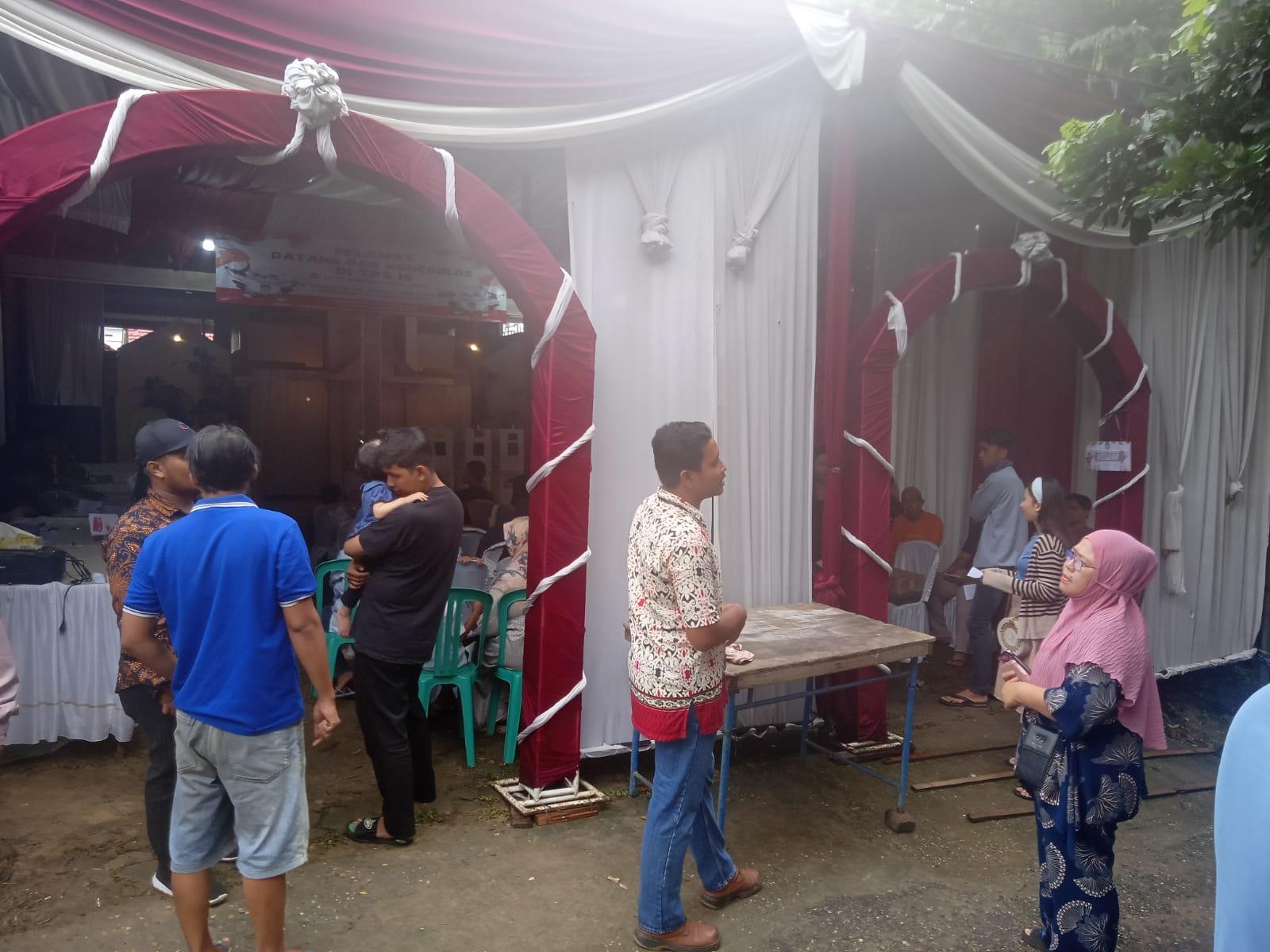 Melihat TPS 16 Simpang III Sipin Kota Jambi yang Unik, Layaknya Sebuah Pesta Pernikahan