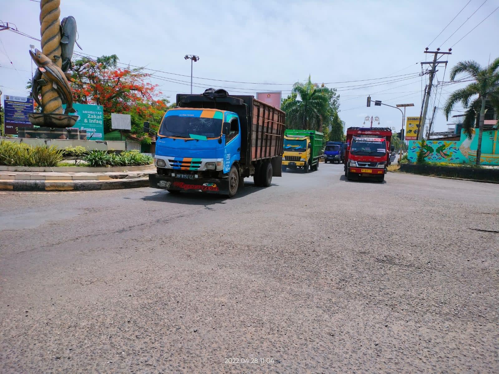 Polemik Kemacetan Lalu Lintas Akibat Truk Batu Bara di Batanghari, Fadhil Arief Sebut Ini