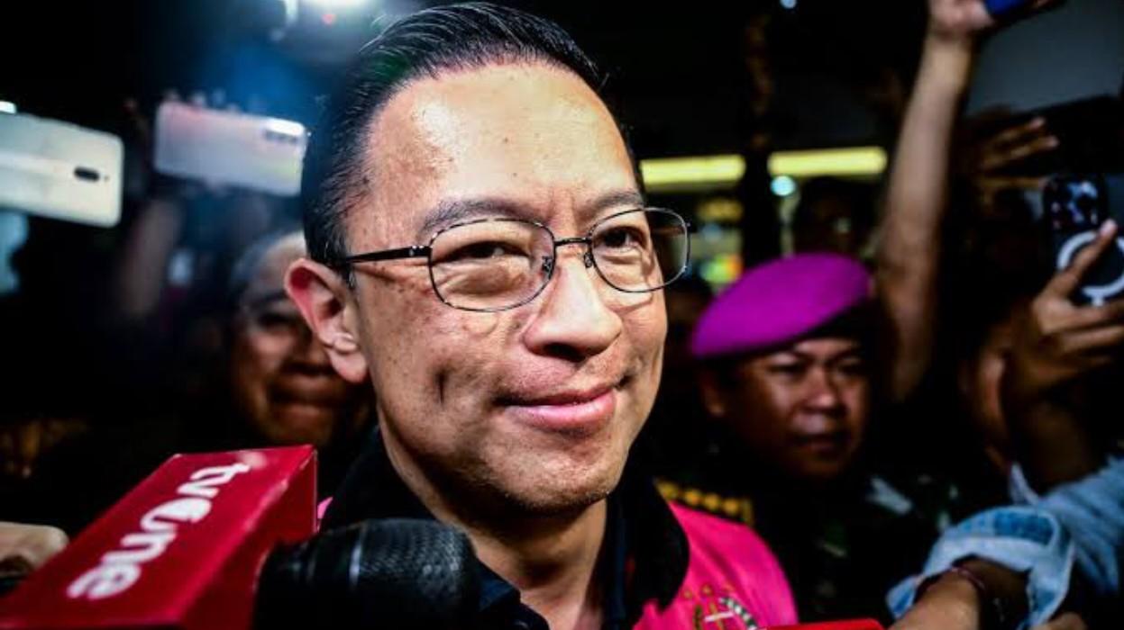 PEMBALASAN Tom Lembong Setelah Bebas Usai Dapat Abolisi dari Presiden Prabowo: Laporkan Hakim