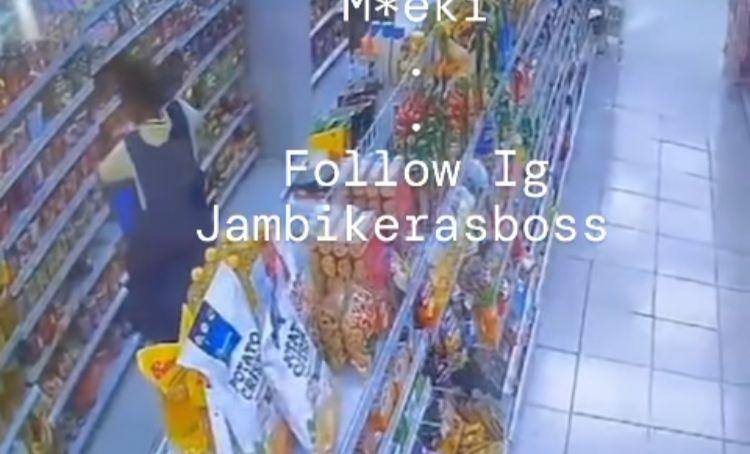Viral 2 Emak-Emak Sekongkol Mencuri di Indomaret Jambi, Masukkan Barang Curian Kedalam Rok